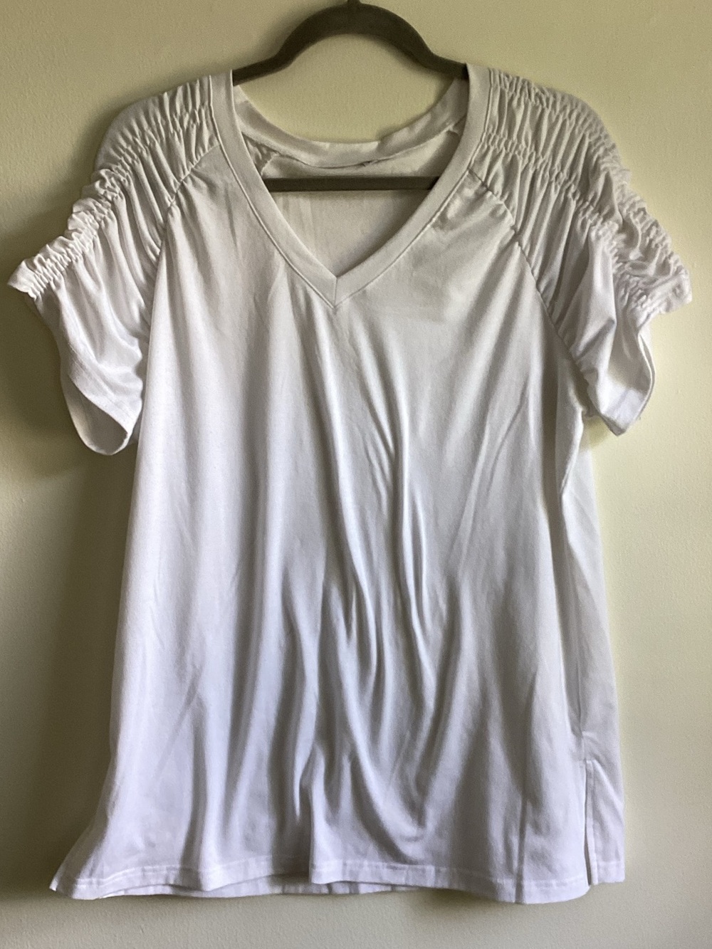 Women’s V neck white ruched sleeved top size large